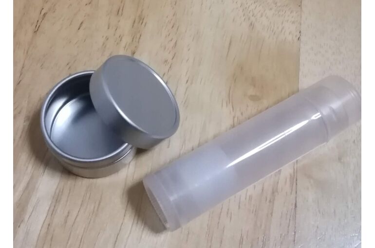 リップ容器